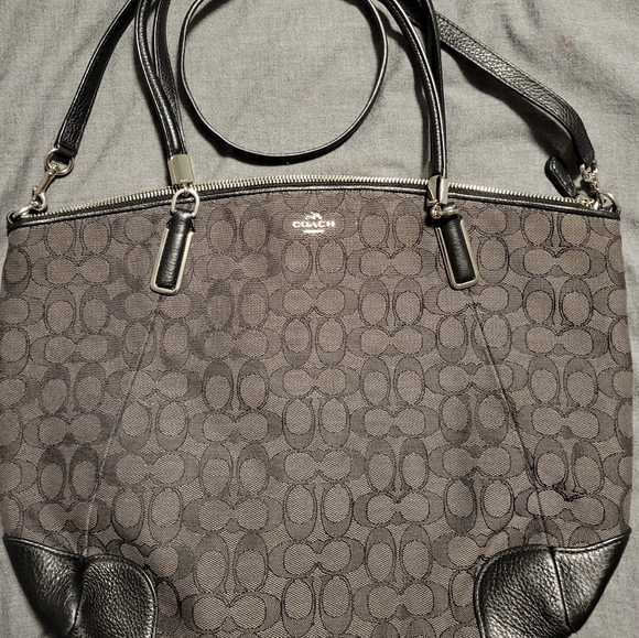 Coach Signature Kelsey Satchel - Picture 3 of 4